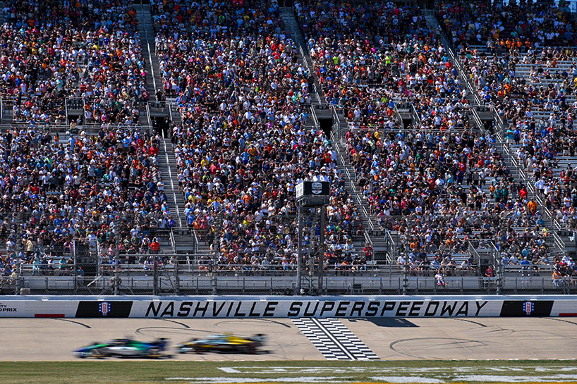 Cars races at Nashville Superspeedway